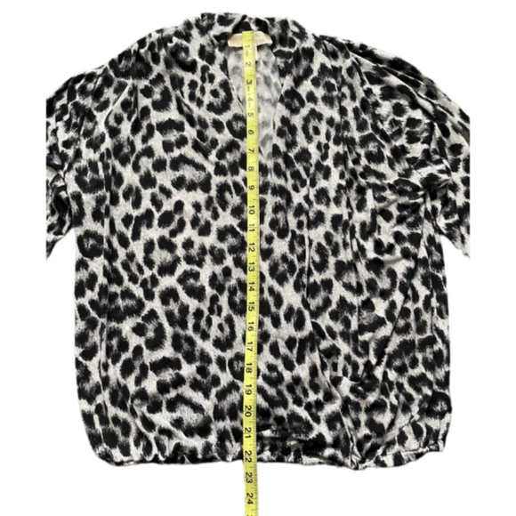 Michael Kors Cheetah Print Long Sleeves Top Size Medium - Picture 7 of 8